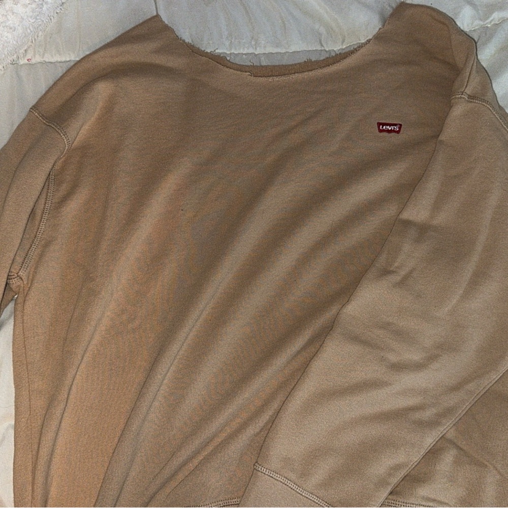 -Levis 
-Tan
-Off The Shoulder Crewneck 
-XL